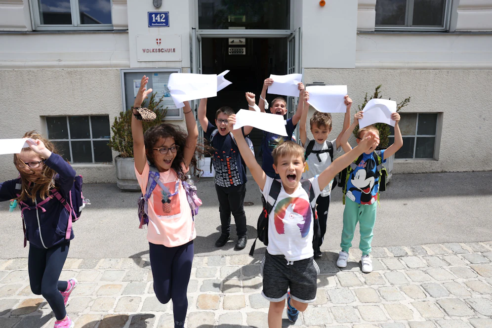 Schulschluss nach einem Corona-Schuljahr in der Volksschule Quellenstraße in Favoriten.