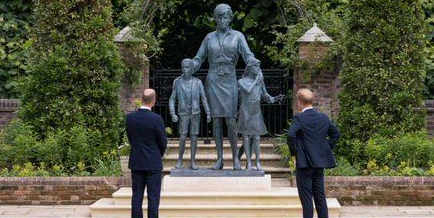 Diana-Statue bringt William und Harry einander näher - Vimarsana News