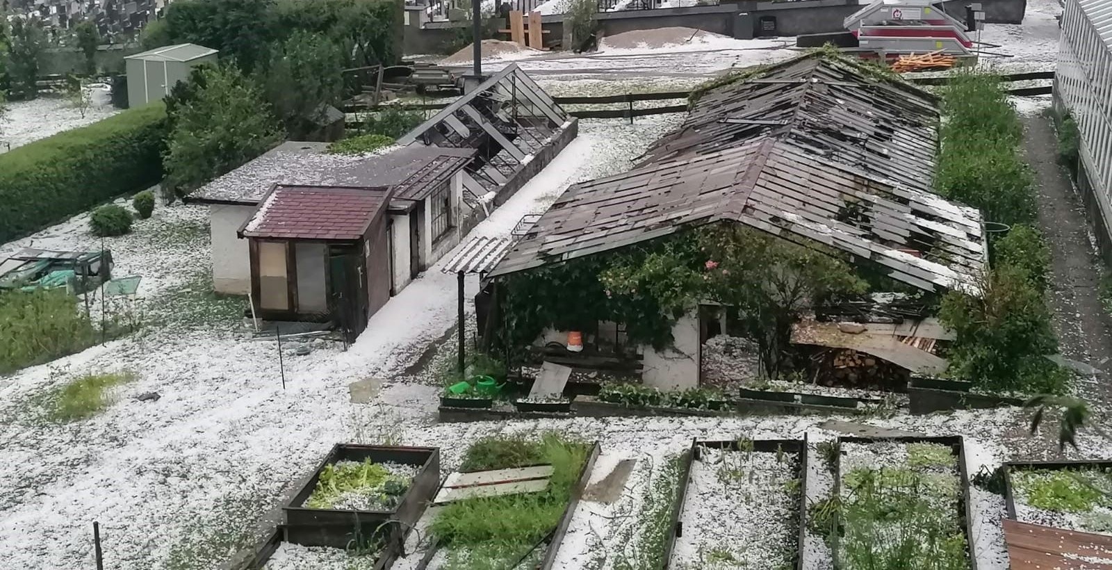 Hagelschäden nach einem schweren Unwetter in Altmünster am Traunsee (OÖ) am 22. Juni 2021.
