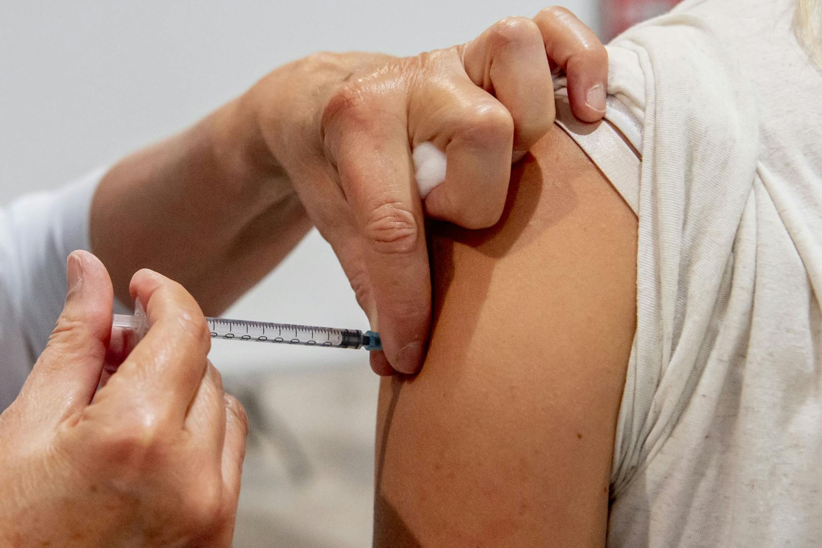 Impfung ist auch für Teenager empfehlenswert - laut Experten.