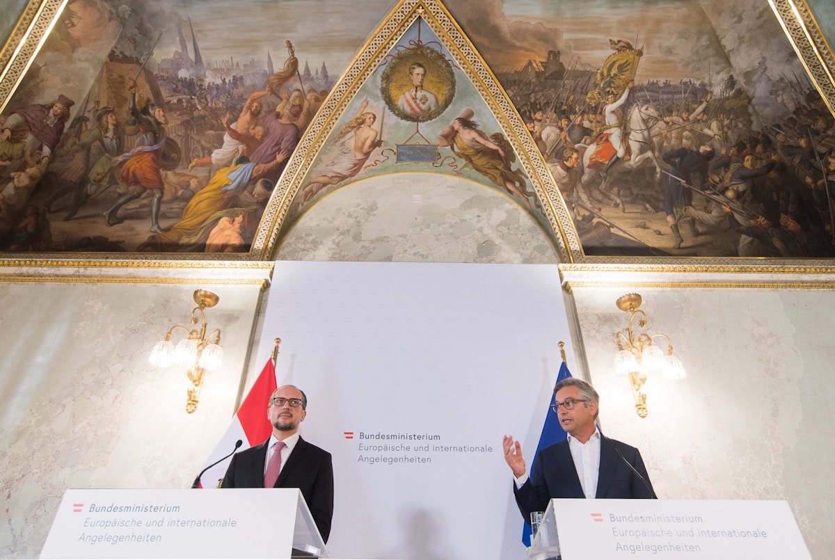Am 01.07.2021 hielt Außenminister Alexander Schallenberg gemeinsam mit Staatssekretär Magnus Brunner eine Pressekonferenz zum Thema "Reisewarnungen" in Wien ab.