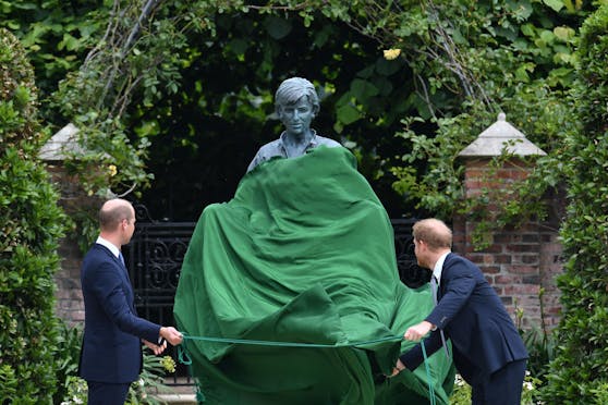 Hier wird die Diana-Statue enthüllt!