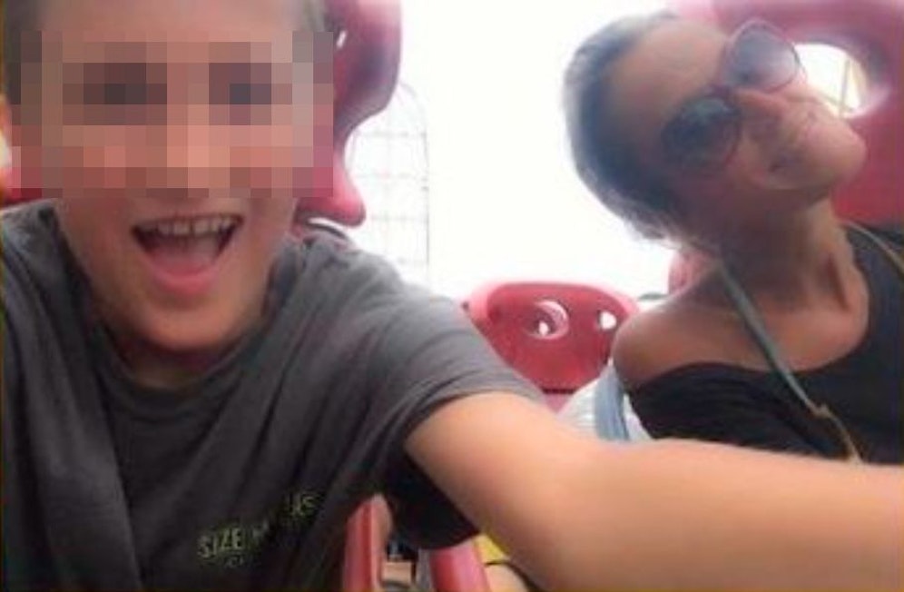 Dawn J. (47) genoss die Achterbahnfahrt mit ihrem Sohn sichtlich – kurz darauf war sie tot.