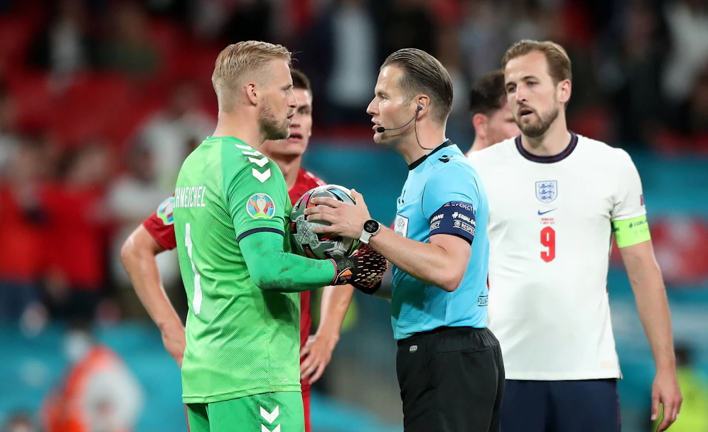 Kasper Schmeichel informierte den Schiri über die Laser-Attacken
