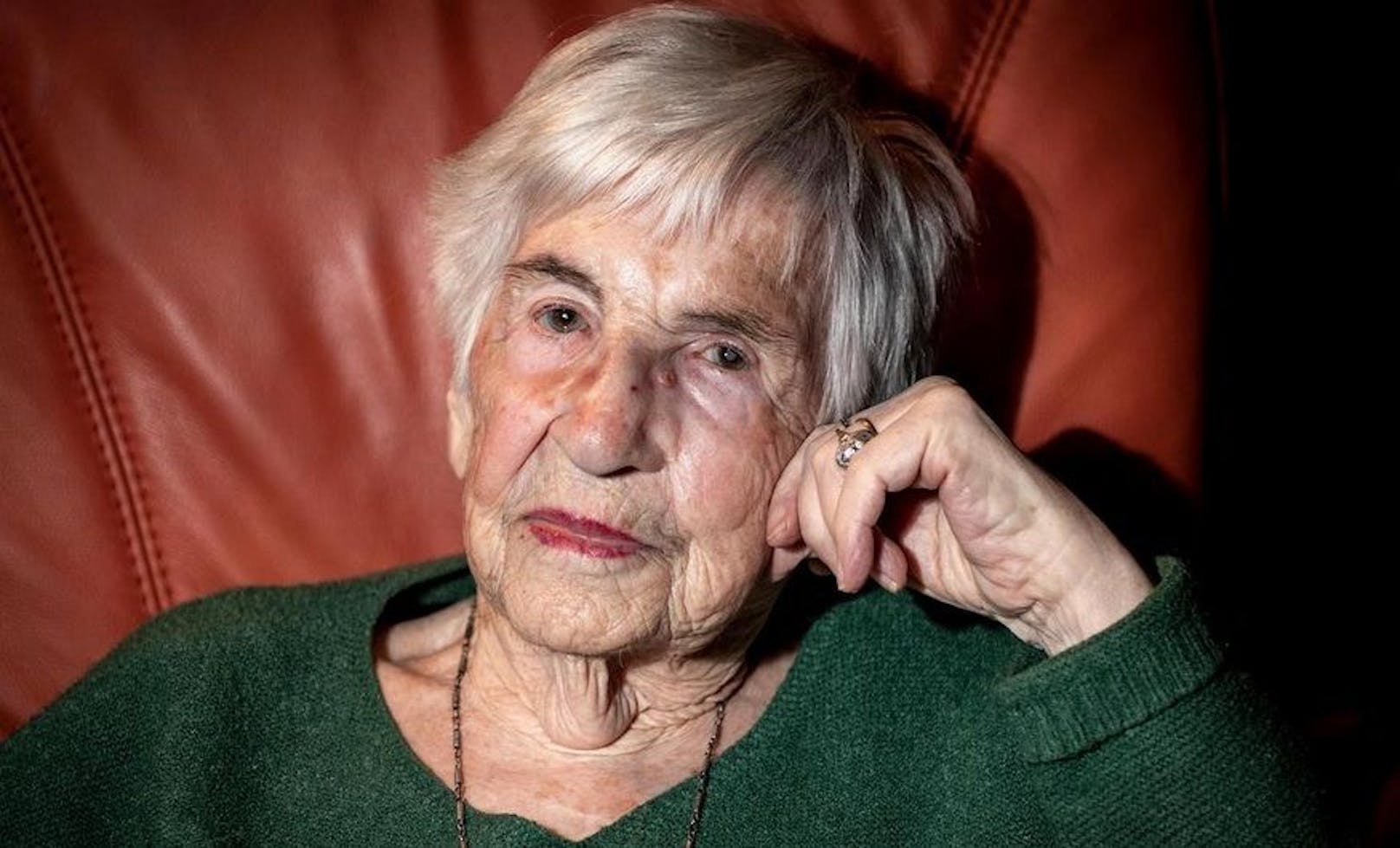Die engagierte Künstlerin gegen Rechts Esther Bejanaro ist im Alter von 96 Jahren gestorben.