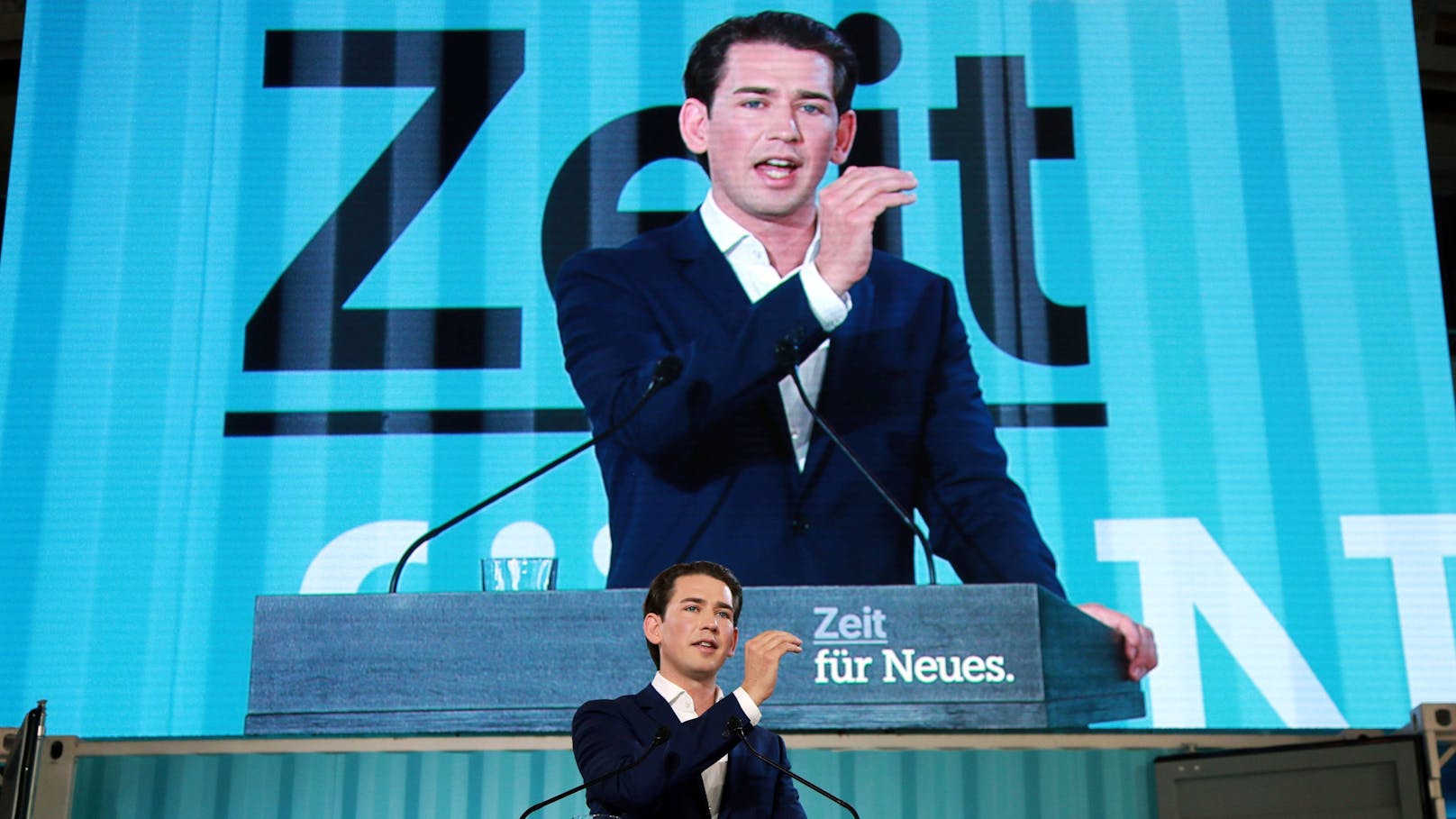 Im Alter von 31 Jahren wurde Kurz am Parteitag in Linz zum Bundesparteiobmann gewählt.