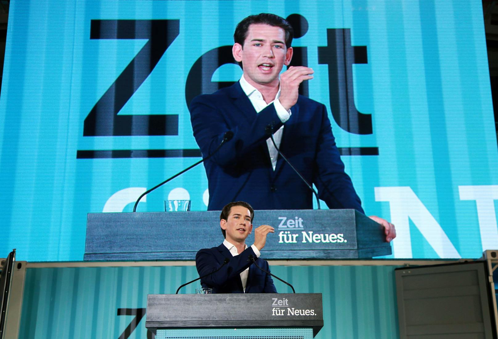 Im Alter von 31 Jahren wurde Kurz am Parteitag in Linz zum Bundesparteiobmann gewählt.