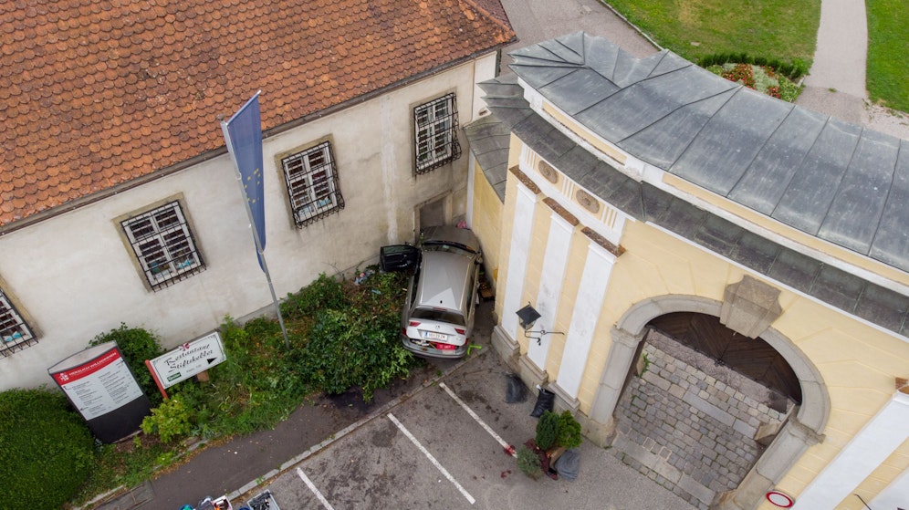 Der Fahrer dürfte Gas- und Bremspedal verwechselt haben.