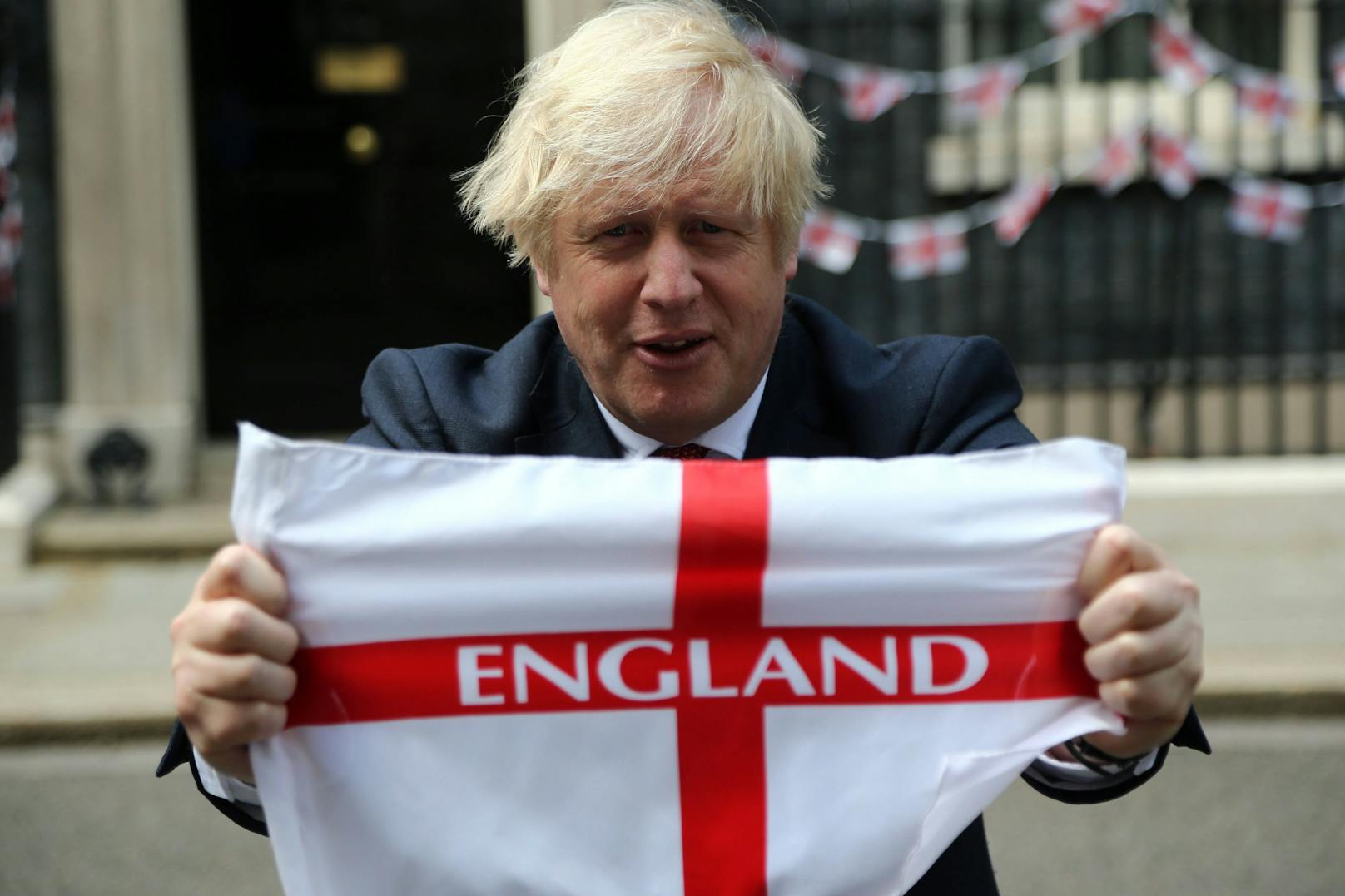 Ist Briten-Premier Boris Johnson in eine Final-Verschwörung verstrickt?