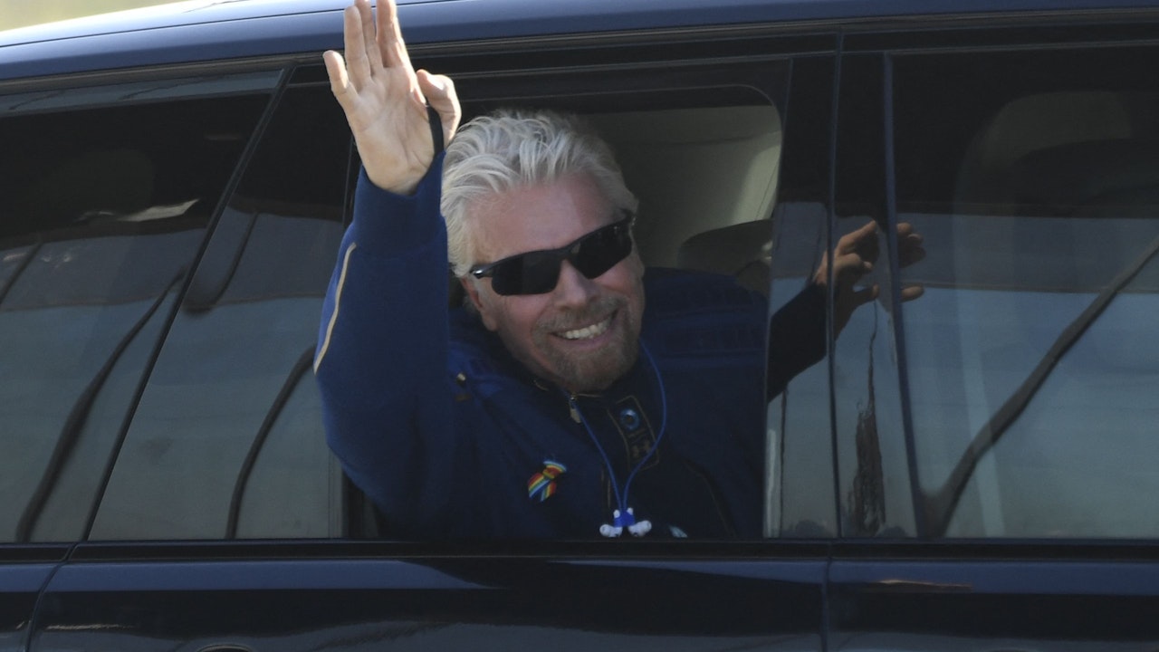 Heute.at - Richard Branson erreicht in seinem Raumflieger das All