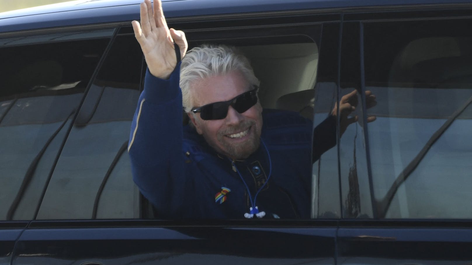 Richard Branson erreicht in seinem Raumflieger das All