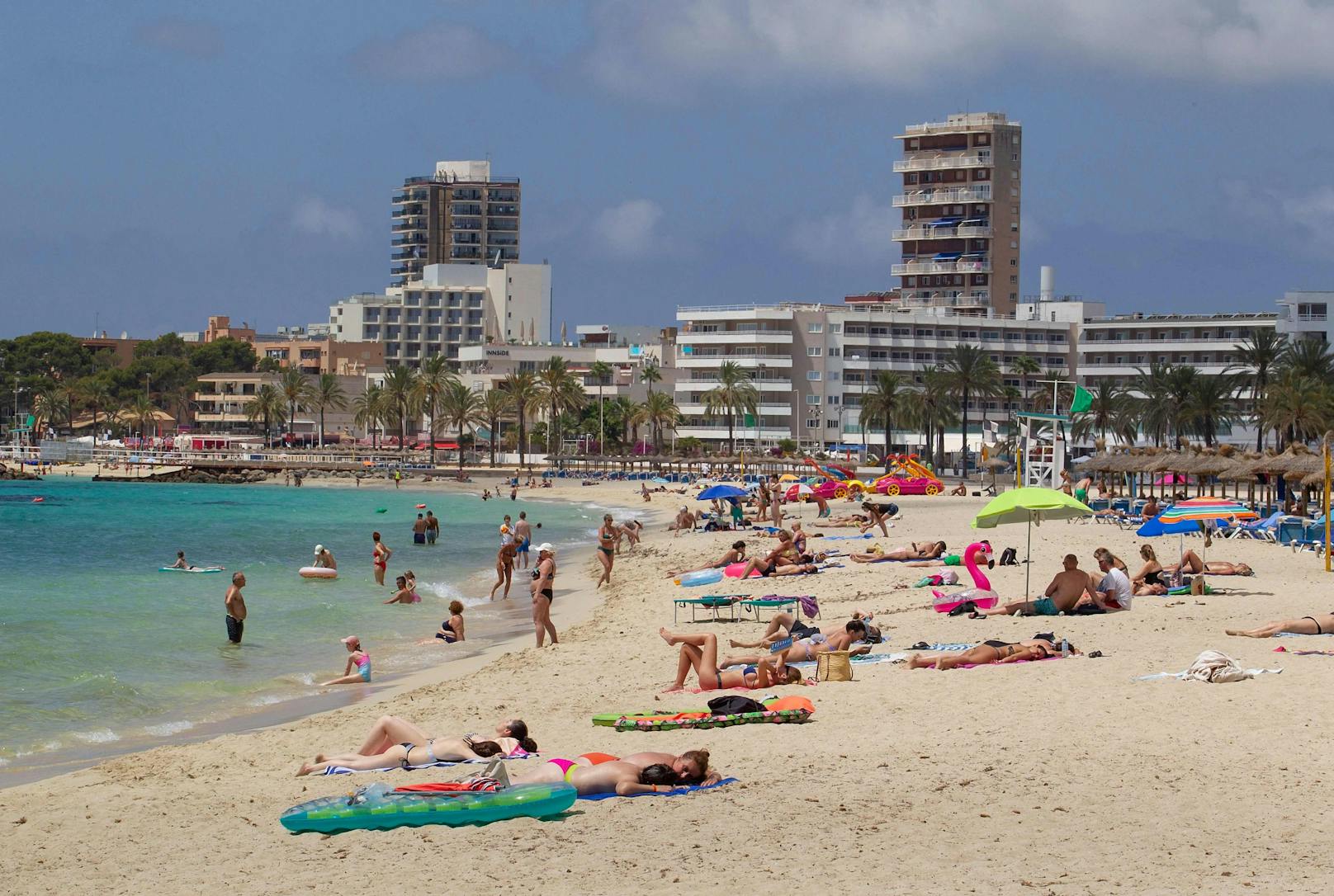 Touristen auf Mallorca: Viele Delta-Fälle in OÖ haben ihren Ursprung in Spanien.