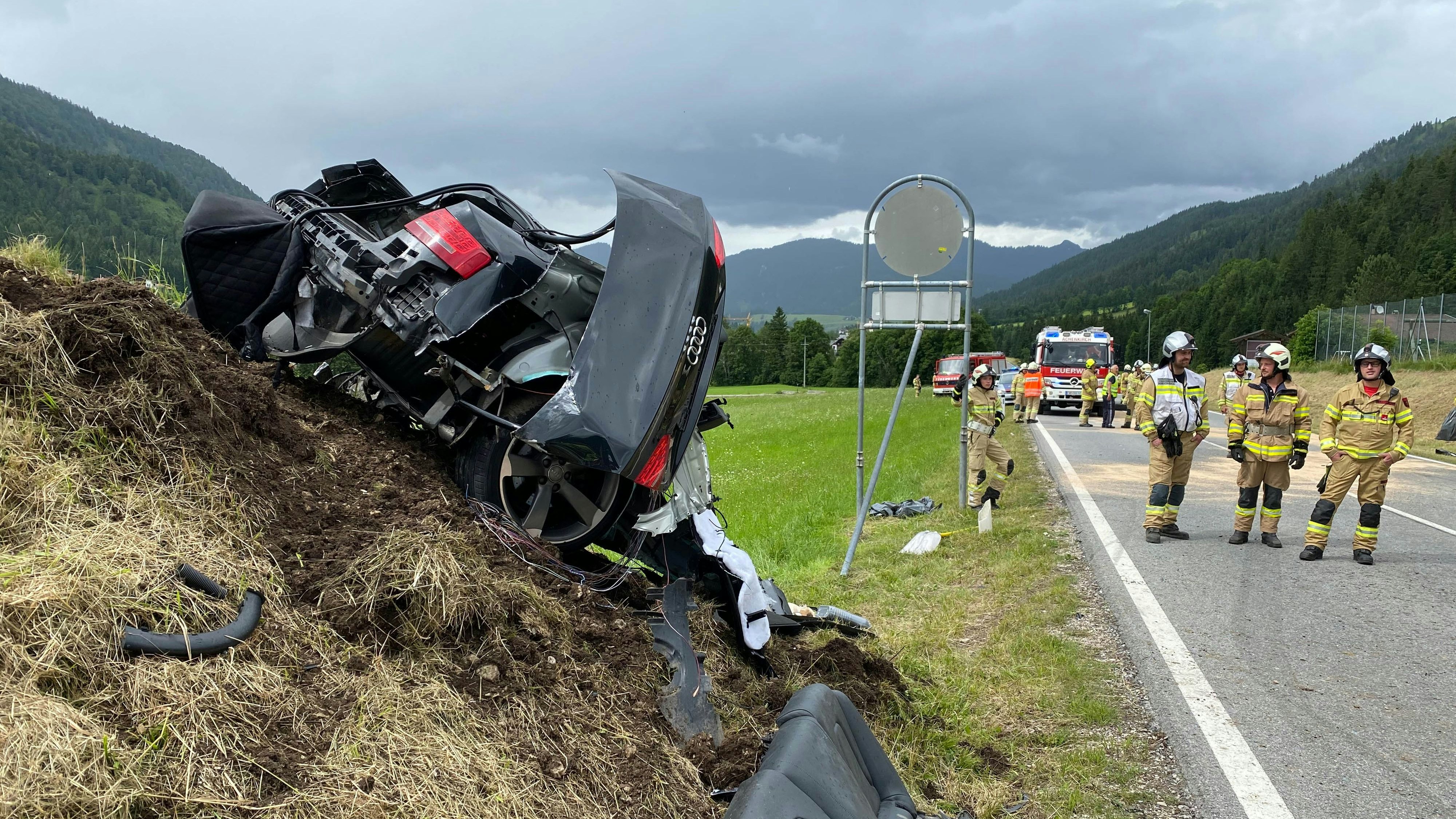 Schwerer Verkehrsunfall in Achenkirch (Bezirk Schwaz) fordert ein Todesopfer und mehrere Verletzte