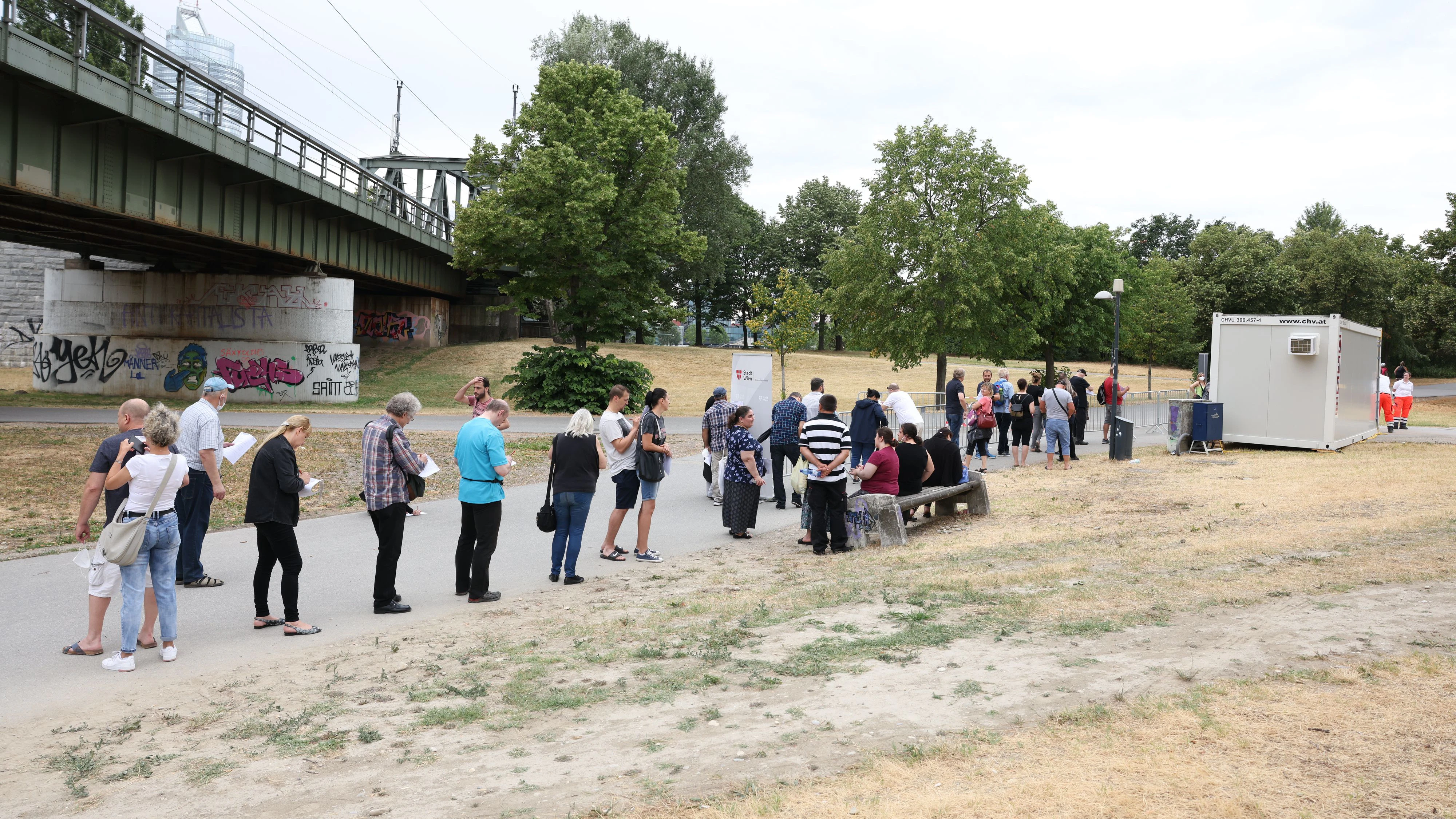 Auch am Sonntag war der Andrang auf die neue Impfbox auf der Donauinsel groß.