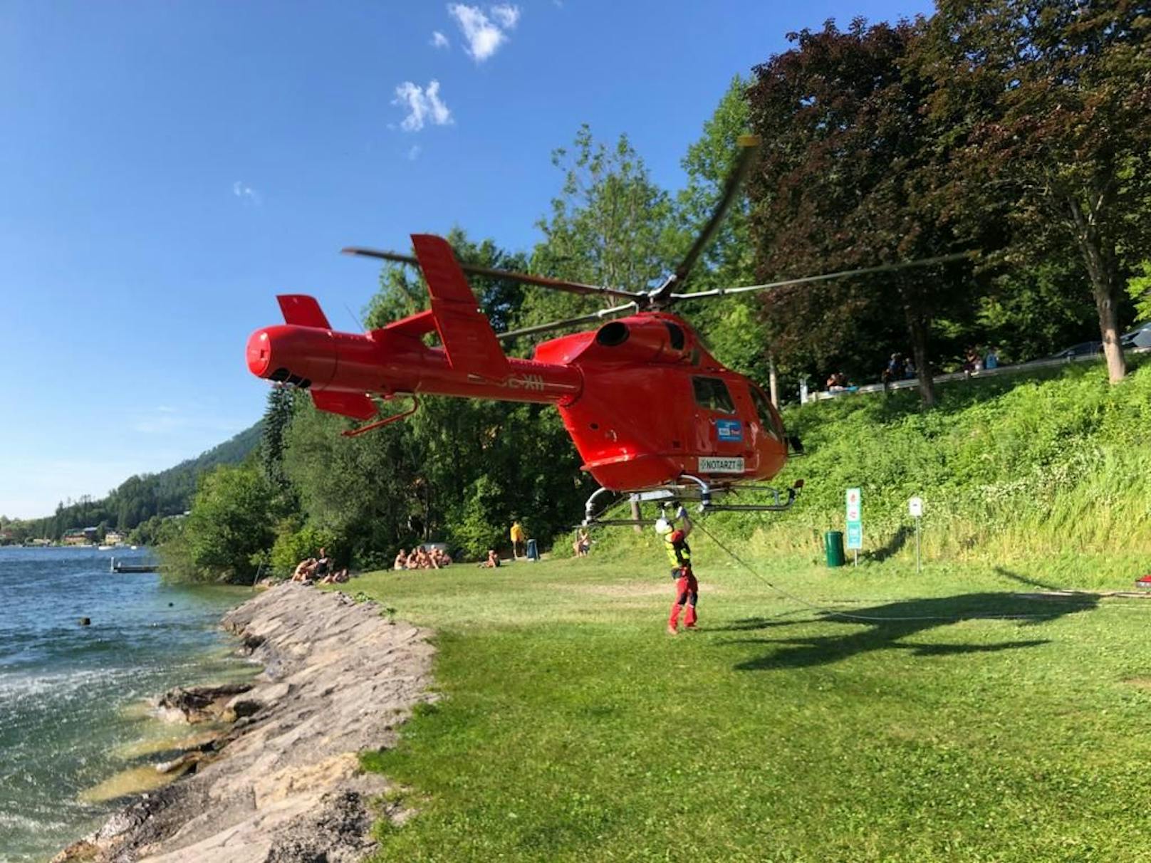 Mit dem Hubschrauber wurde die 78-Jährige ins Tal geflogen.
