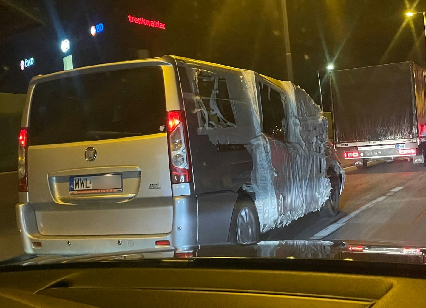 Dieser Bus sollte so nicht auf der Straße unterwegs sein. 