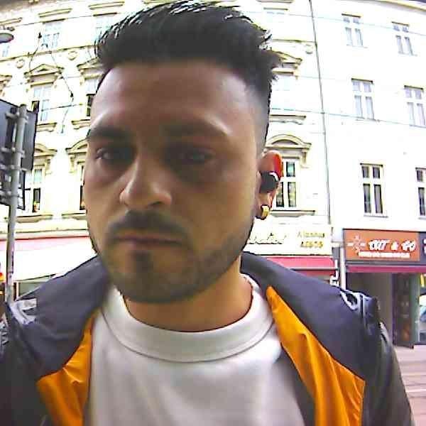 Die Polizei hat dieses Foto des gesuchten Tatverdächtigen veröffentlicht.