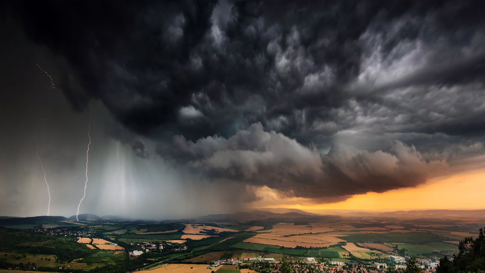 Regen-Walze mit Gewittern wütet in Österreich