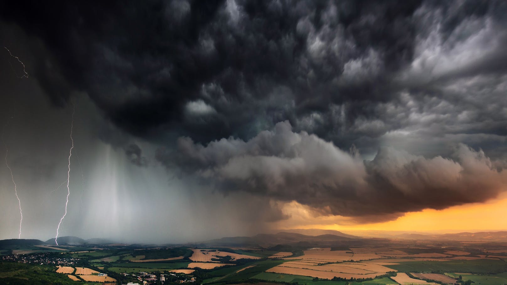 Regen-Walze mit Gewittern wütet in Österreich