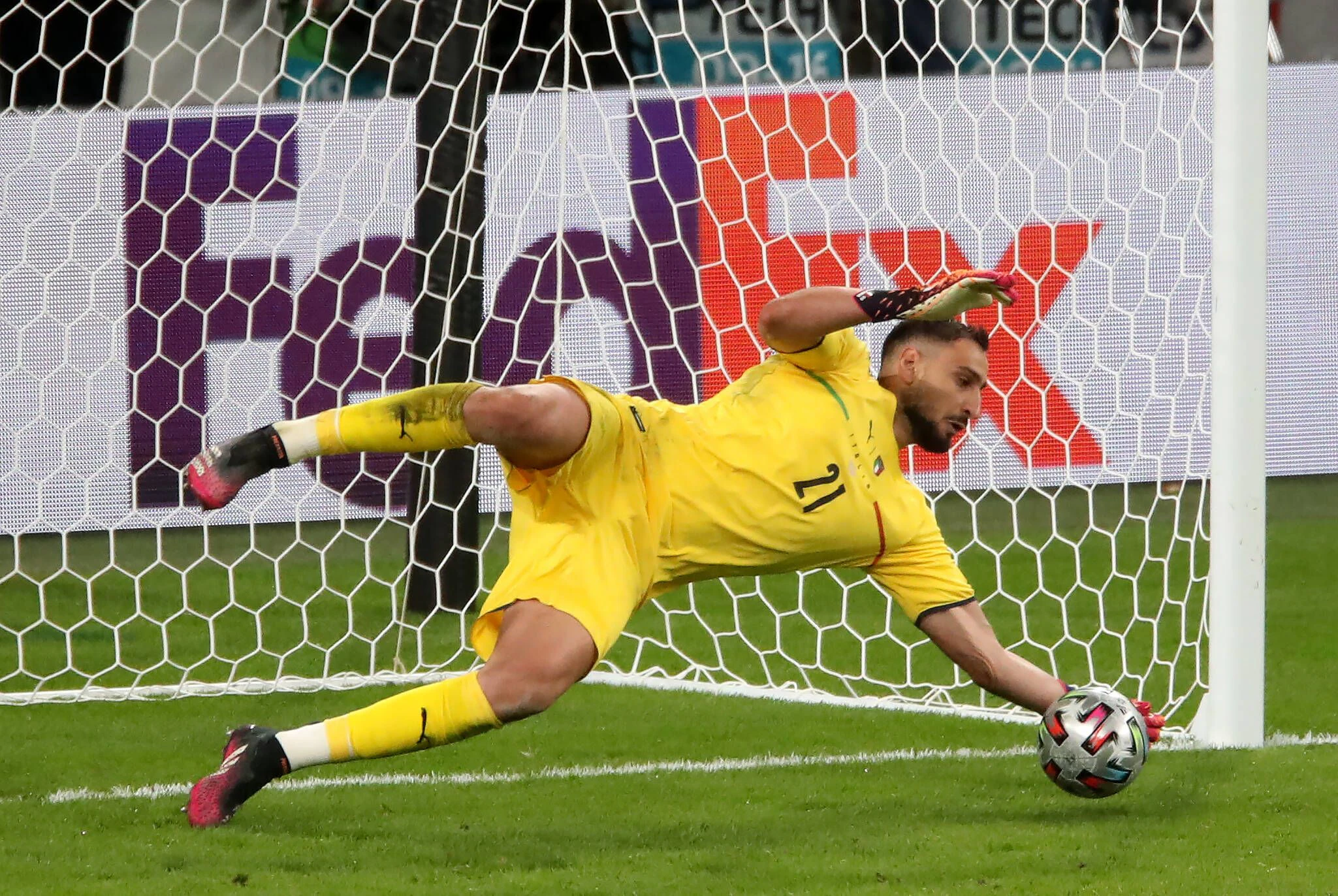 Das Finale gegen England wurde im Elfmeterschießen entschieden. Goalie Donnarumma ließ nur zwei 