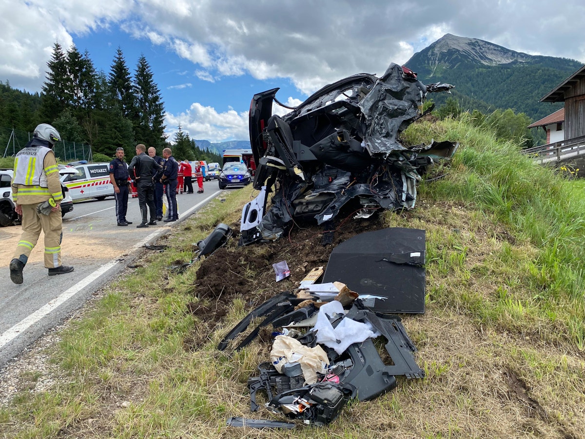 Schwerer Verkehrsunfall in Achenkirch (Bezirk Schwaz) fordert ein Todesopfer und mehrere Verletzte