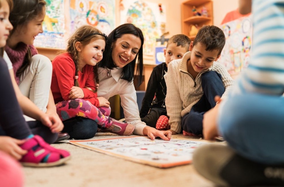 Eine Kindergartengruppe beim Spielen