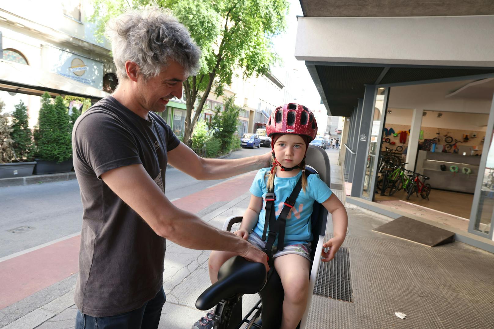Sicher in der Stadt unterwegs mit Kind und Fahrrad