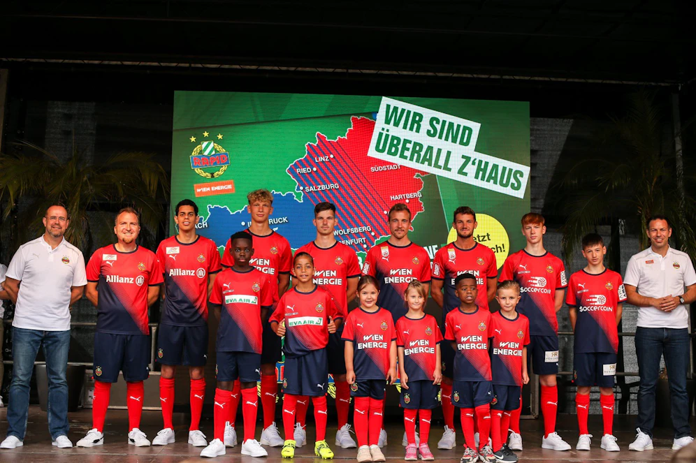 Rapid präsentiert das neue Auswärts-Trikot