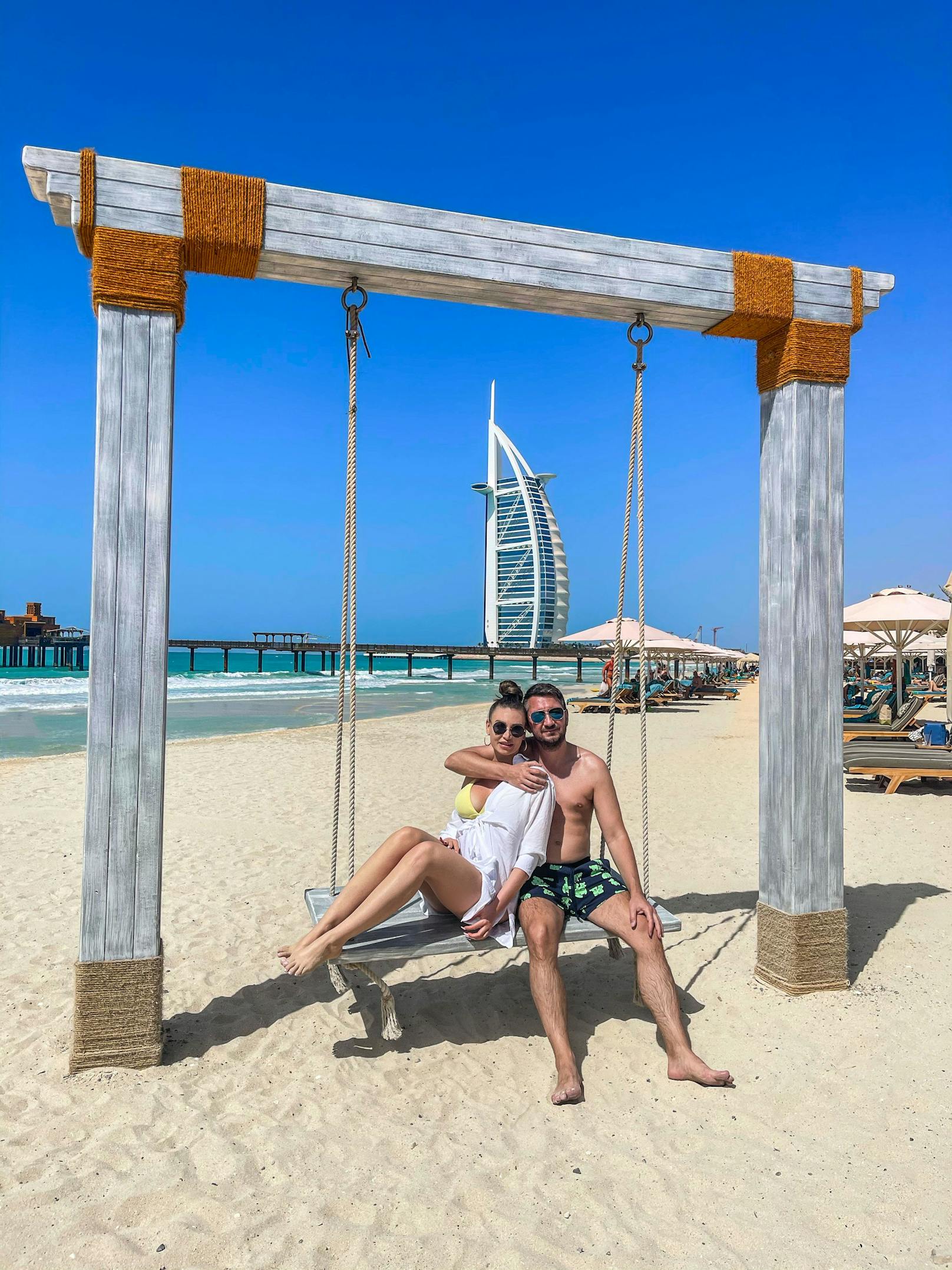 Natürlich jettet das Paar auch gerne mal nach Dubai, doch dort wird nicht einfach nur Urlaub gemacht, sondern in erster Linie ebenfalls an das Business gedacht.