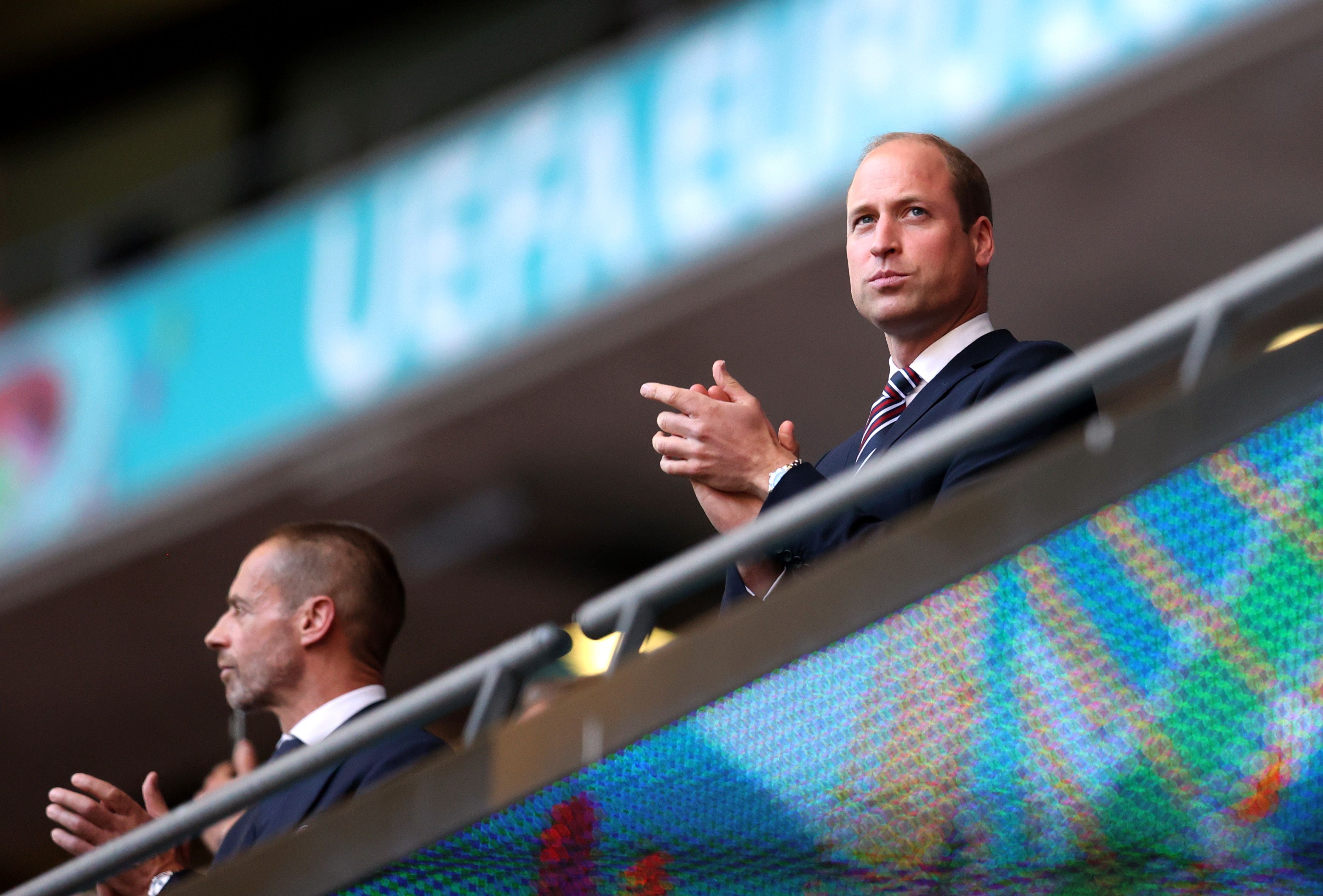 Prinz William drückt die Daumen