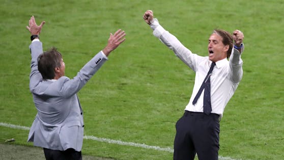 Roberto Mancini (r.) in Ekstase