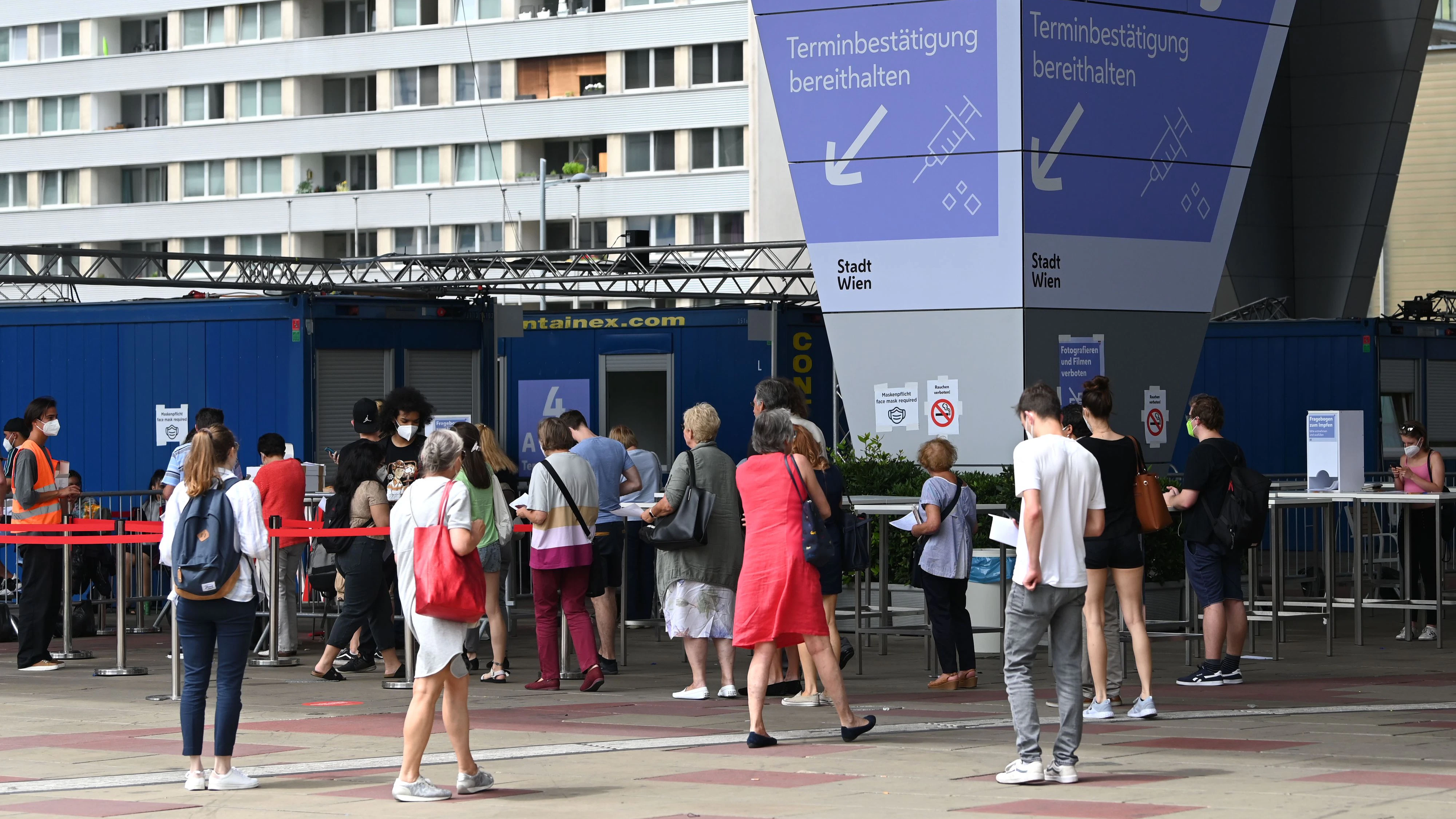 Impfstraße im Austria Center 