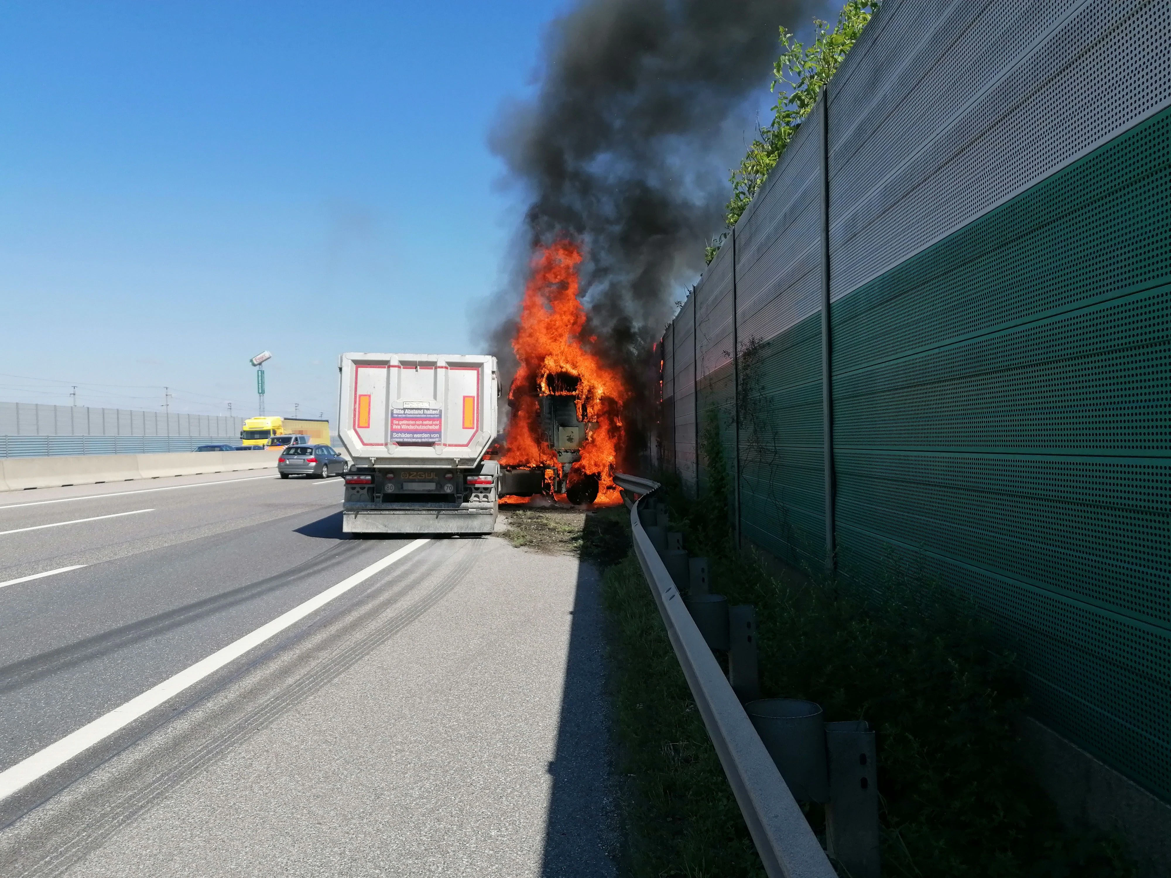 Das Fahrerhaus stand in Flammen.