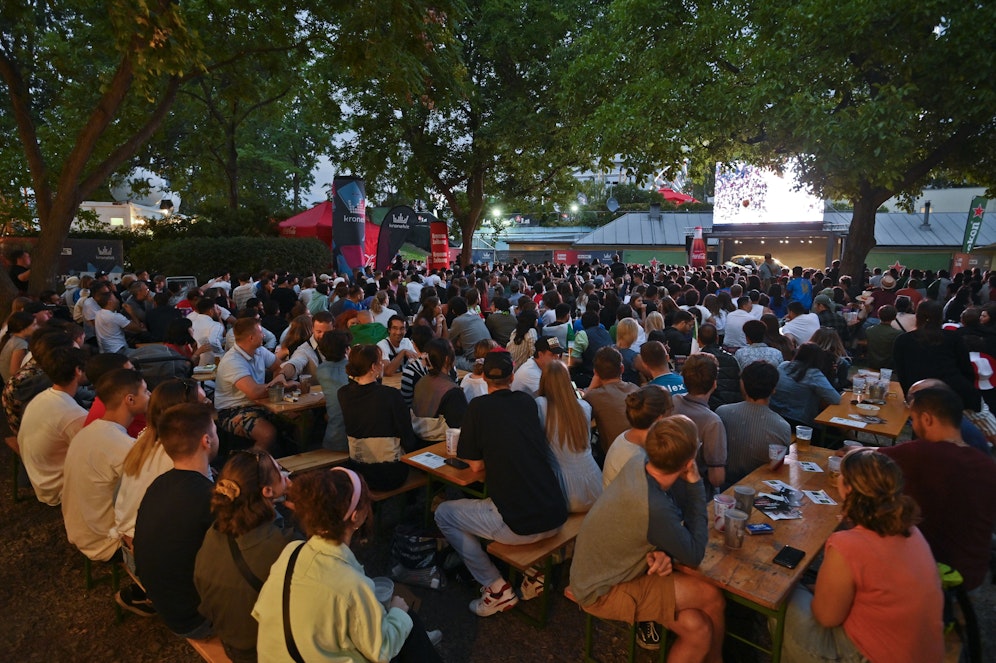 In Wien wohnten Hunderte beim Public Viewing dem EM-Finalsieg Italiens über die Engländer bei. Auf Grund der 3G-Regel sollte es zu keinen Corona-Ansteckungen gekommen sein.