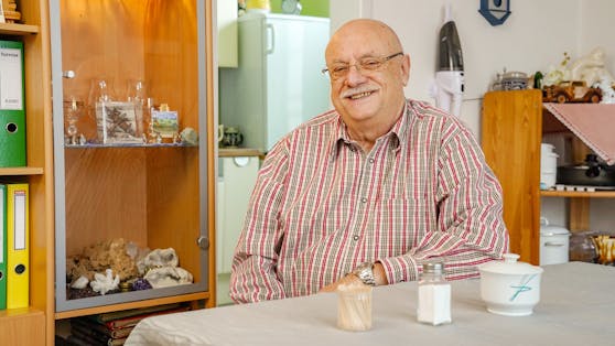 Charly, 70, sucht eine nackte Frau.