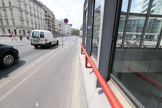 Hält man sich rechts, ist die Fahrradampel nicht gleich zu erkennen.