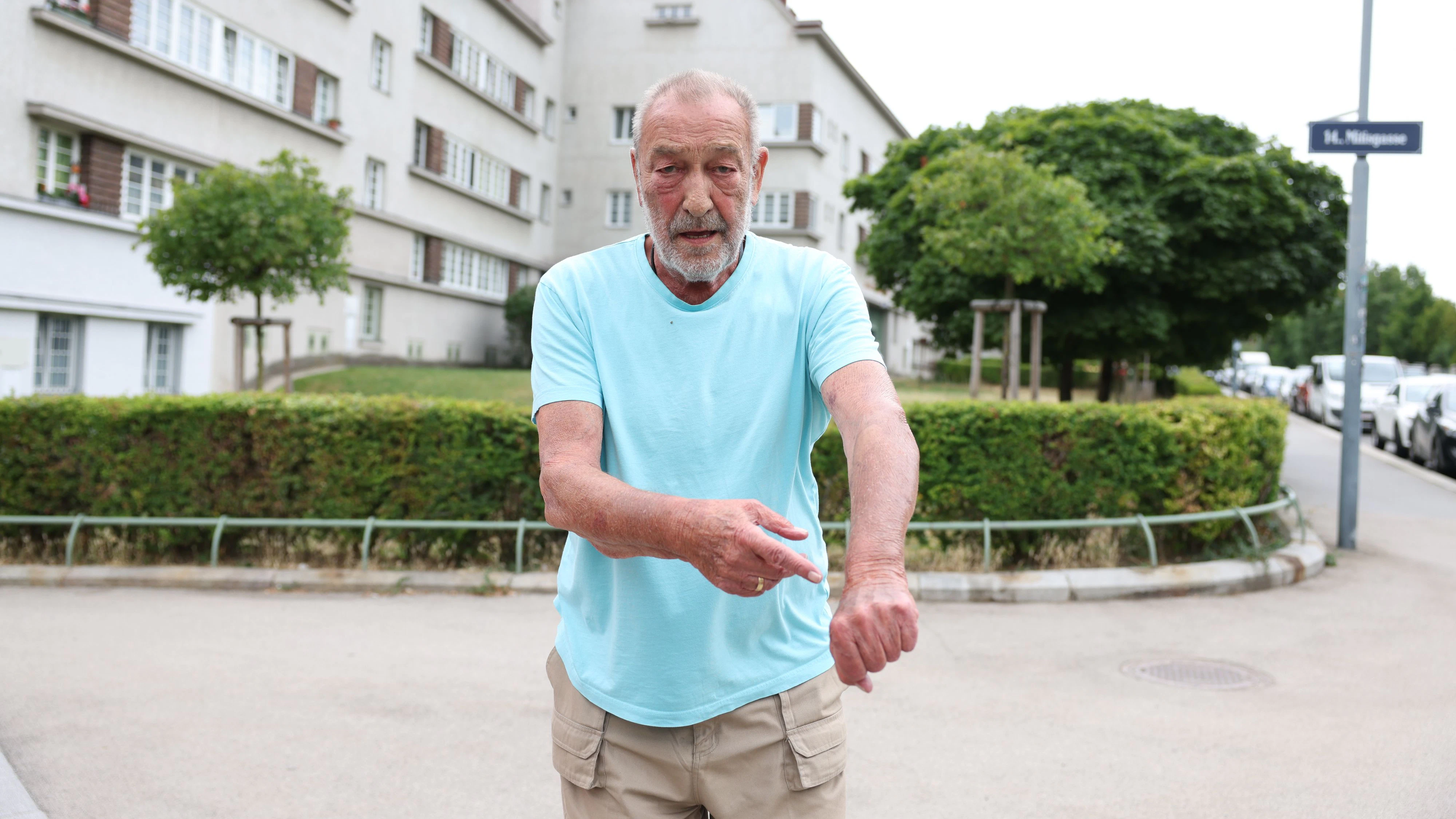 Robert K. erhielt nach einem Streit mit dem Bademeister Hausverbot im Bad Ottakring. Der Bädermitarbeiter hätte ihn grob angegriffen, so der Pensionist. 
