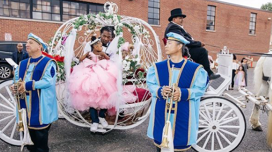 Die Kleine kam mit der Kutsche