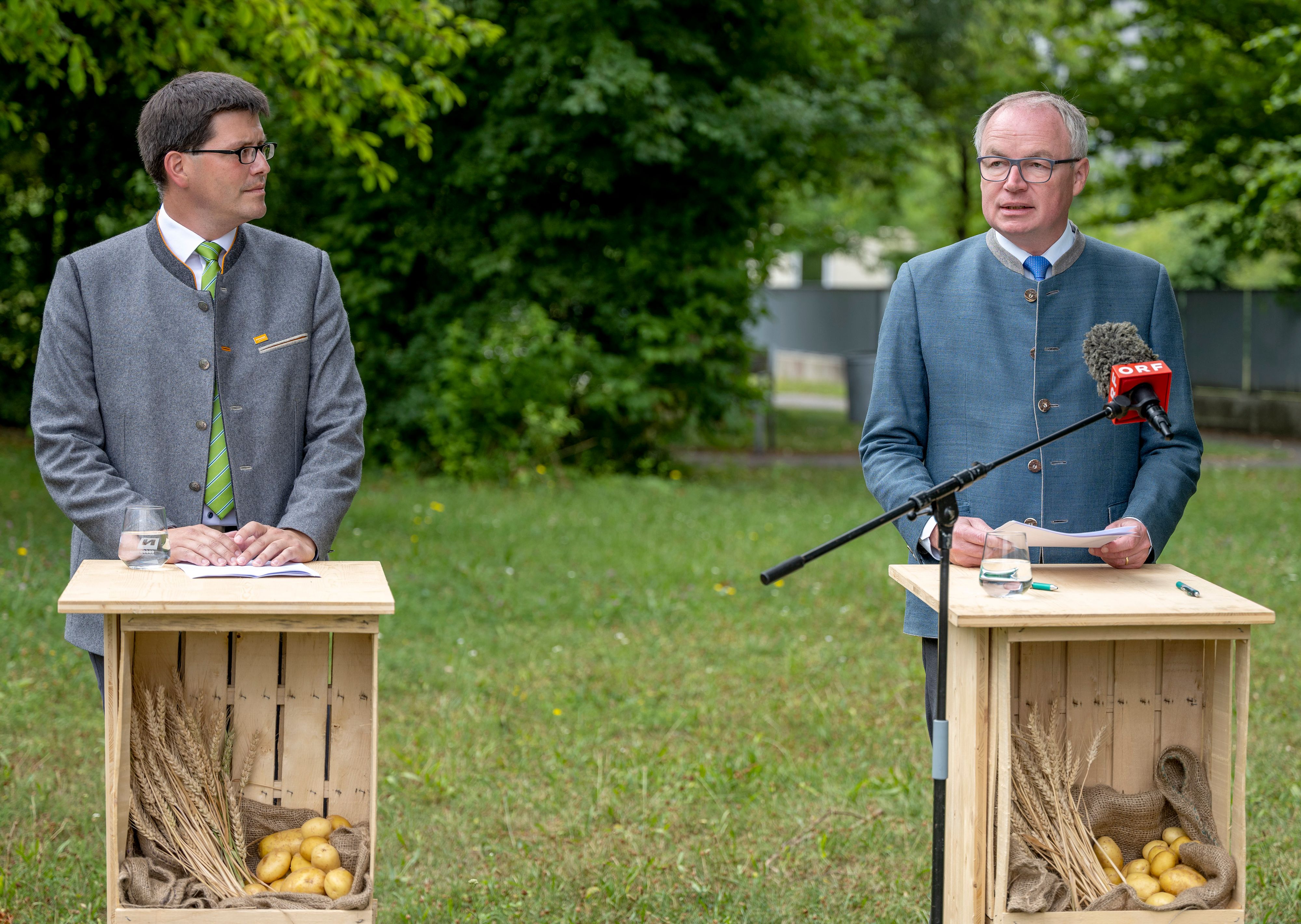 Stephan Pernkopf (r.) und Lorenz Mayr (l.) bei der Pressekonferenz