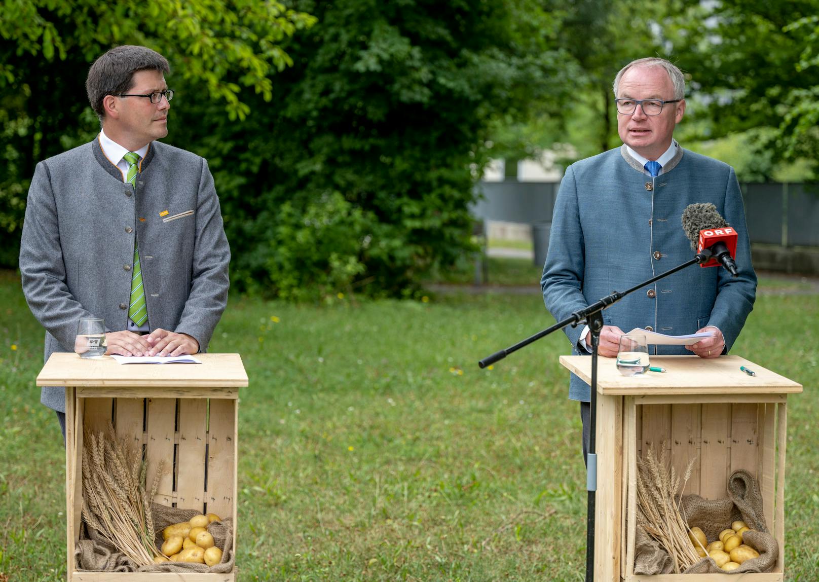 Stephan Pernkopf (r.) und Lorenz Mayr (l.) bei der Pressekonferenz