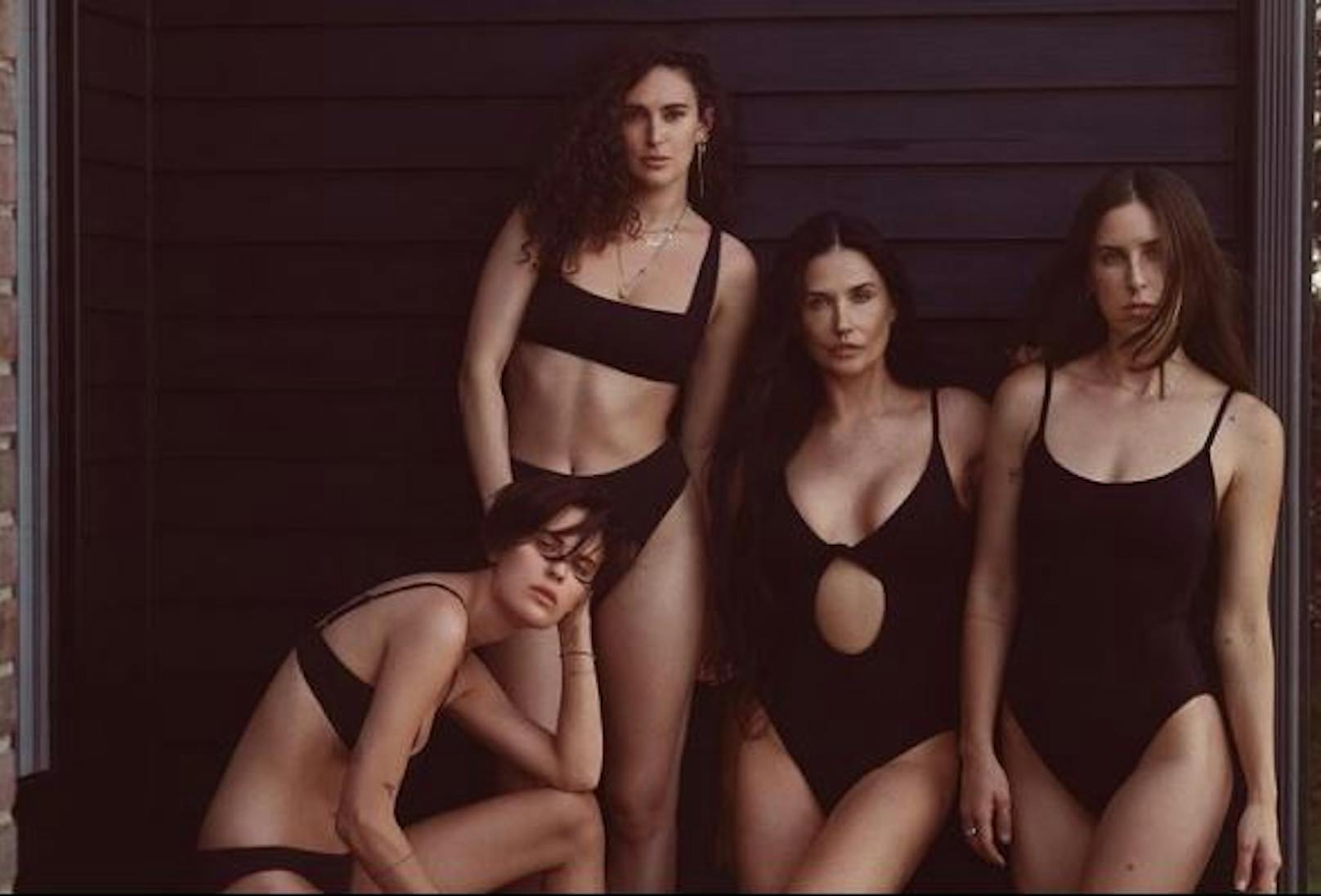 Demi Moore macht Werbung für Bademode gemeinsam mit ihren Töchtern Tallulah, Rumer und Scout.