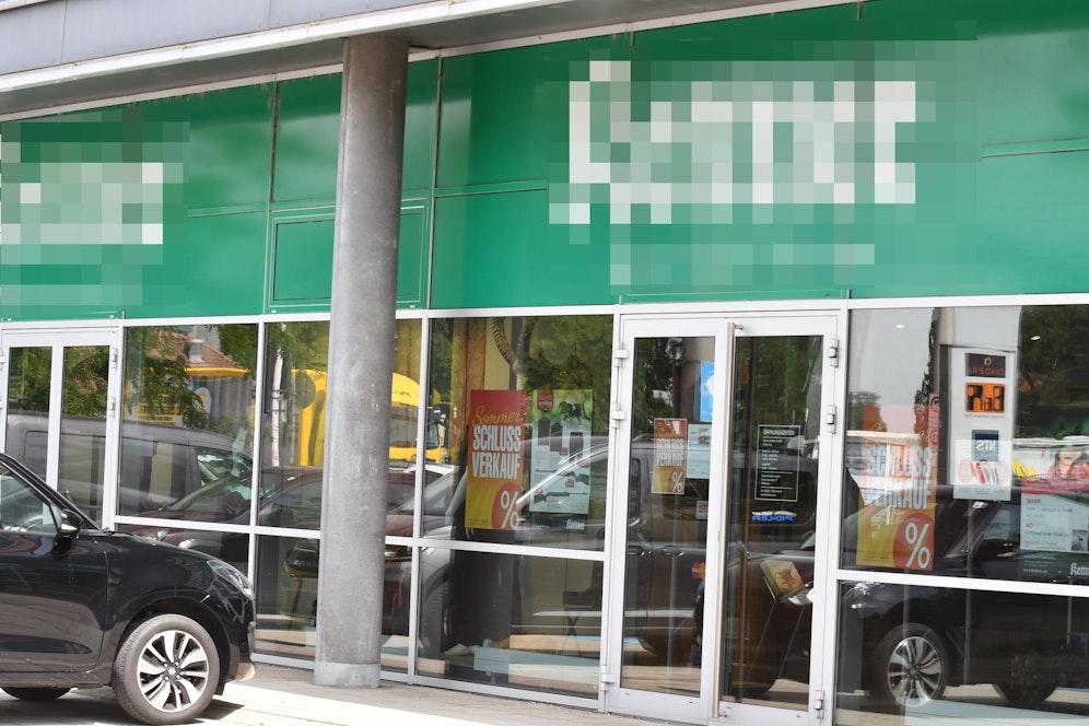 Diesen Waffenshop in Linz hat der 17-Jährige ausgeraubt.