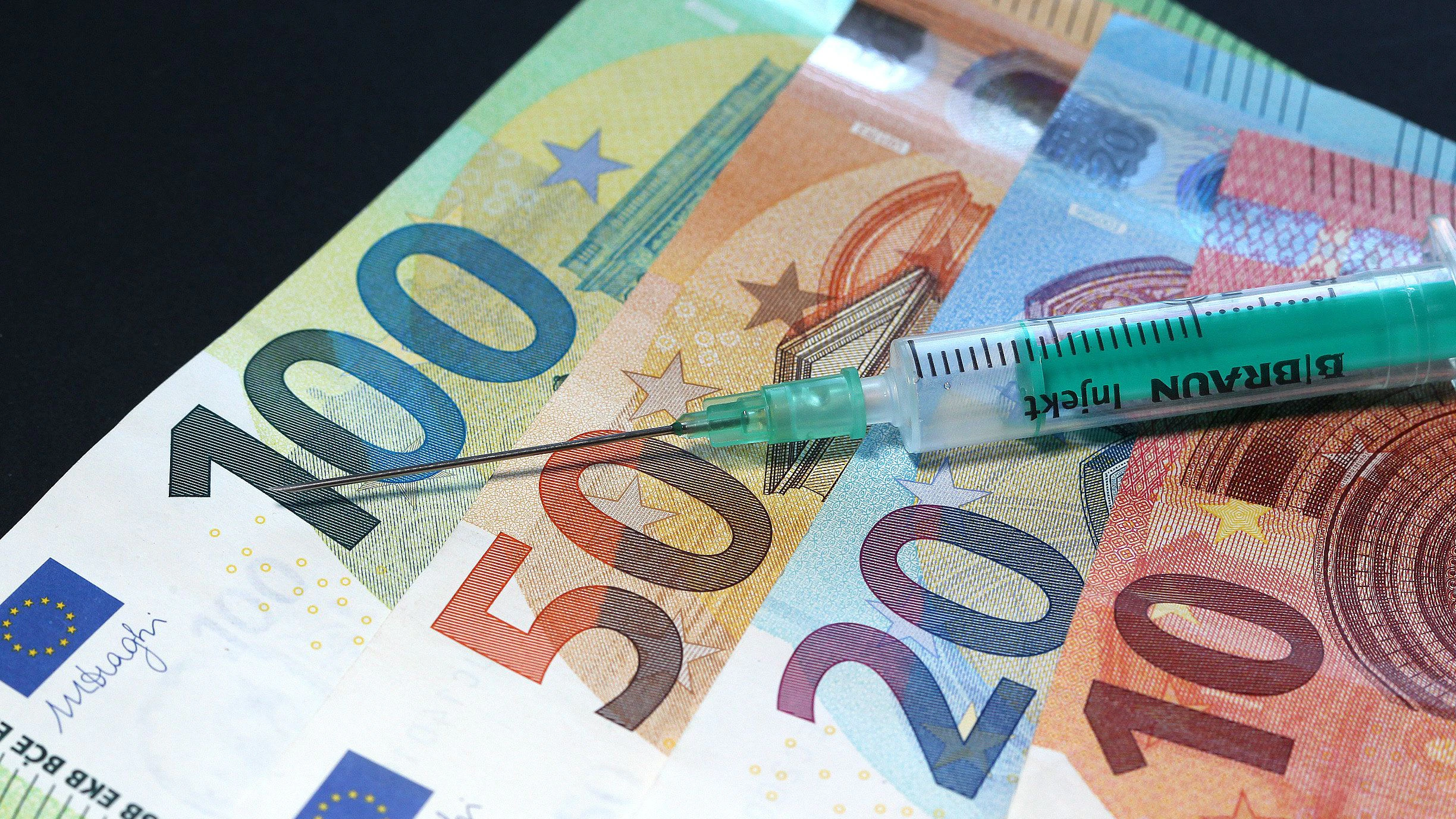 Statt eines Corona-Bonus für alle wird nun ein Gutschein für Geimpfte gefordert.
