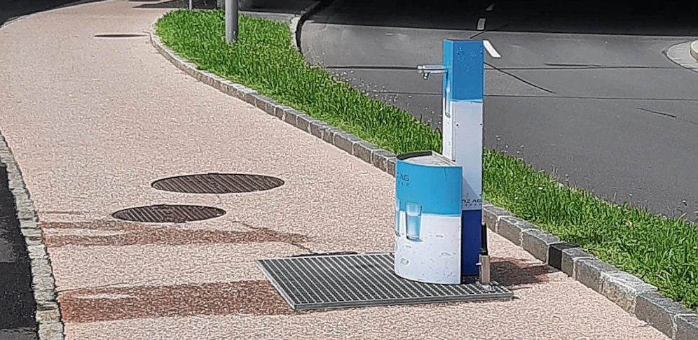 Dieser Wasserspender, mitten auf dem Radweg, sorgte bei den Radfahrern für große Empörung.