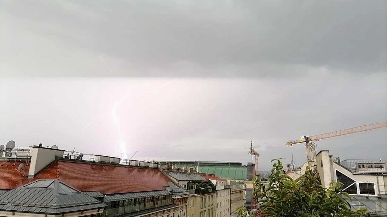 Am Mittwochmorgen (14.07.2021) ging ein schweres Gewitter über Wien nieder.