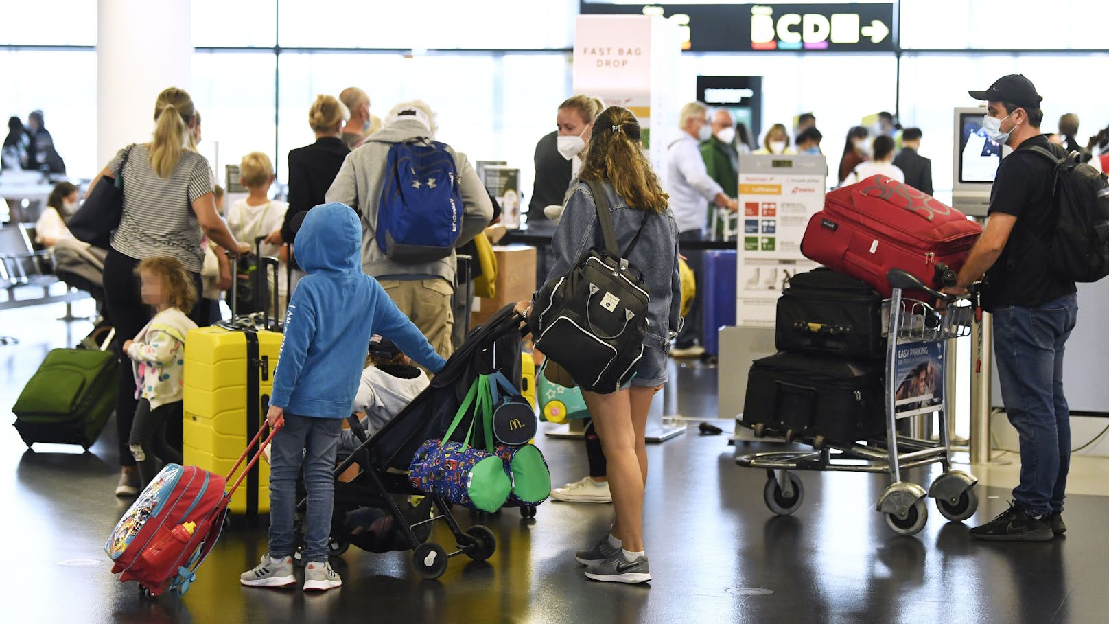 Passagiere am Flughafen Wien
