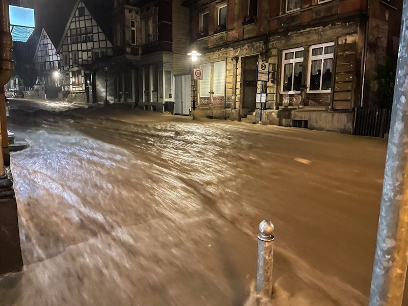 Heftige Starkregen-Unwetter fluteten am 14. Juli 2021 zahlreiche Gemeinden in Deutschlands westlichen Bundesländern Rheinland-Pfalz und Nordrhein-Westfalen.