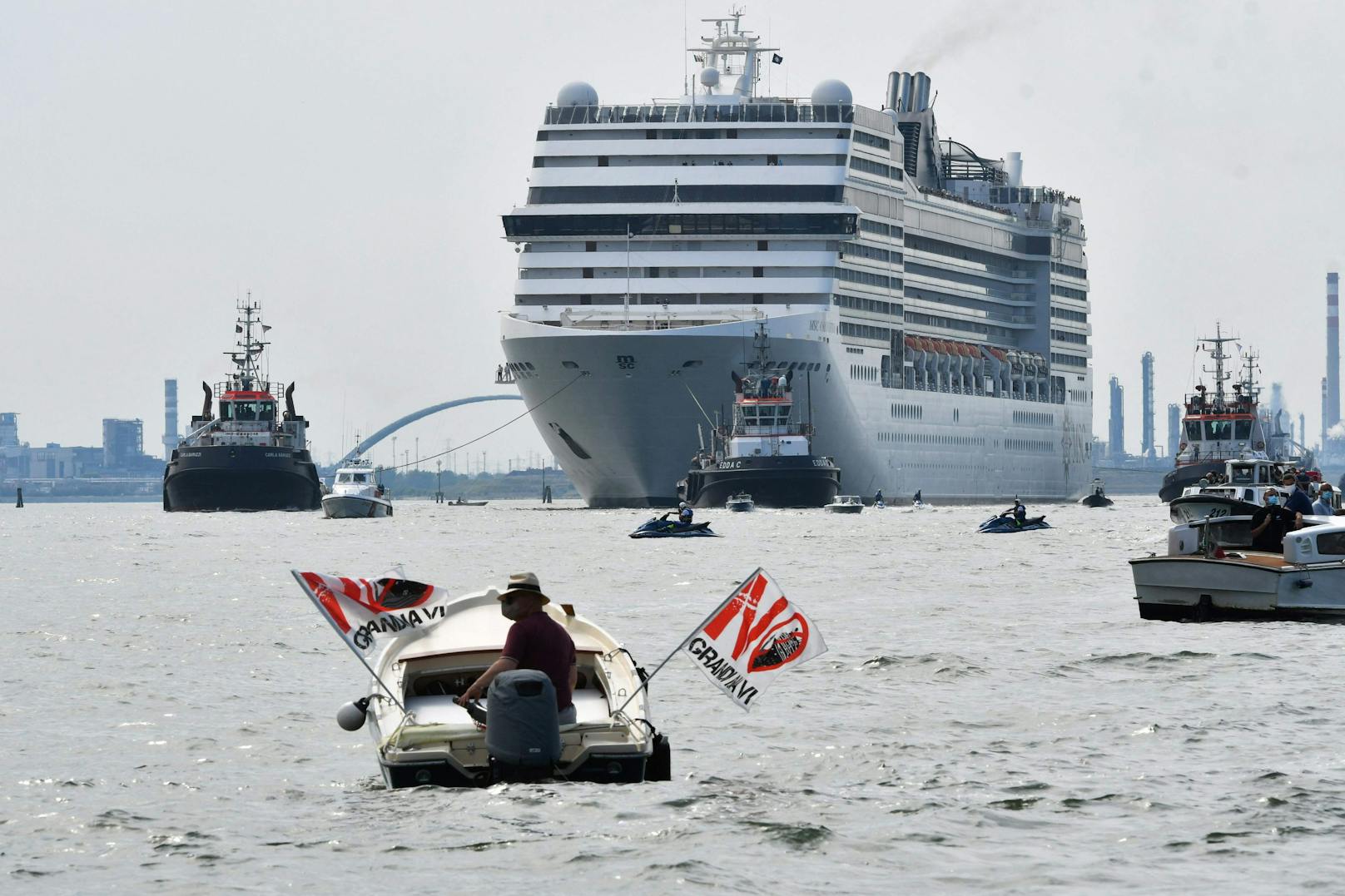 Nach jahrelangen Protesten dürfen große Schiffe vor San Marco und auf dem Giudecca-Kanal ab dem 1. August nicht mehr durchfahrenArchivfoto vom 05. Juni 2021.