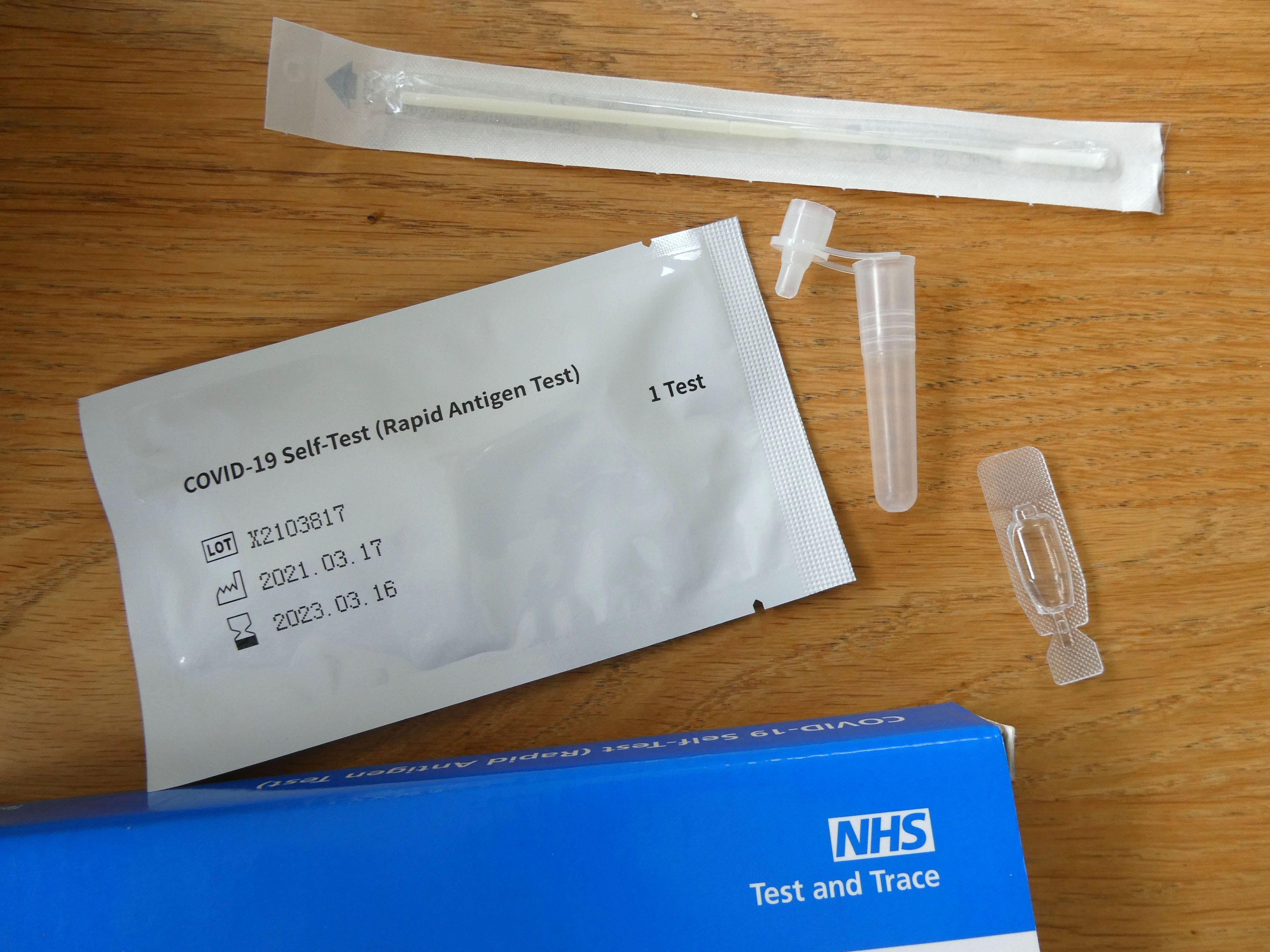 Download von www.picturedesk.com am 14.07.2021 (14:23).  New campaign urges public to get tested twice a week for Covid-19. .From Friday 9 April, everyone in England will be eligible for free rapid COVID-19 tests, twice a week Alongside the roll-out of the vaccine, regular testing is an essential part of the easing of restrictions, helping identify variants and stopping individual cases from becoming outbreaks. Anyone can now access free, rapid lateral flow tests for themselves and their families to use twice a week. To encourage people to get into the habit of using lateral flow tests twice a week, a major public information campaign is launching The campaign explains that rapid lateral flow tests show results in under 30 minutes. © Graham Cross / eyevine :.. - 20210415_PD7927 - Rechteinfo: Rights Managed (RM)