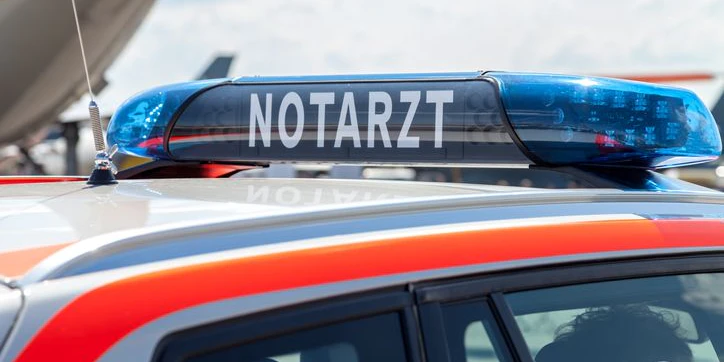 Nachdem der Notarzt den 39-Jährigen versorgt hatte wurde er ins Spital nach Vöcklabruck gebracht.